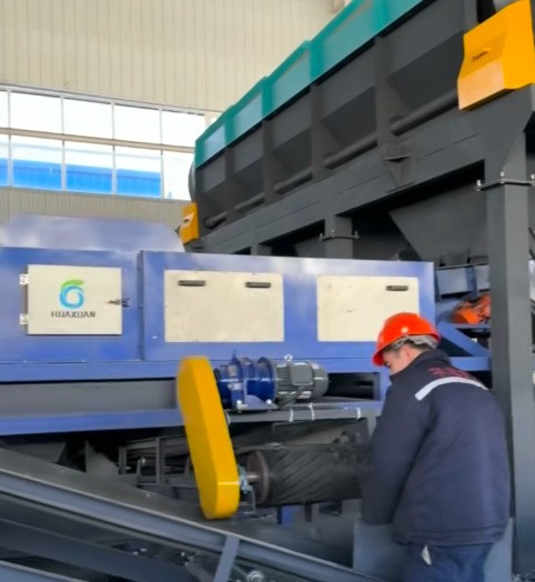 路友華選全套分選設(shè)備試機(jī)工作，在專(zhuān)業(yè)技術(shù)員的指導(dǎo)下有序開(kāi)展。